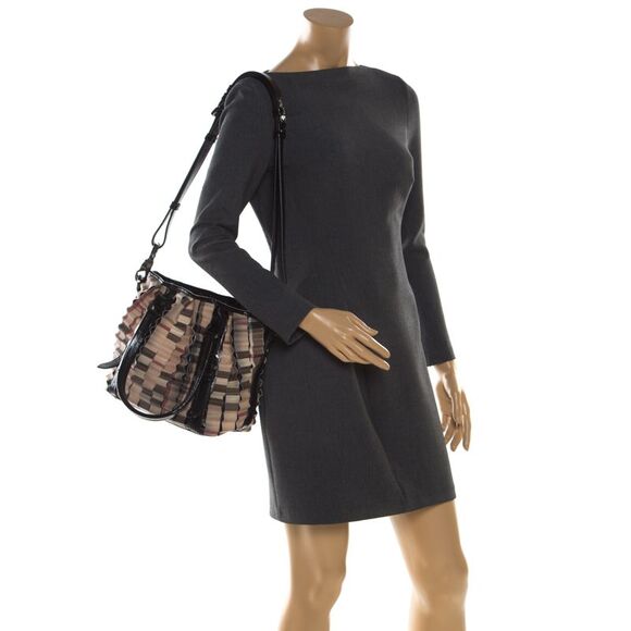 Burberry Black/Beige Nova Check PVC and Patent Leather Cartridge Pleat Tote - Picture 2 of 4